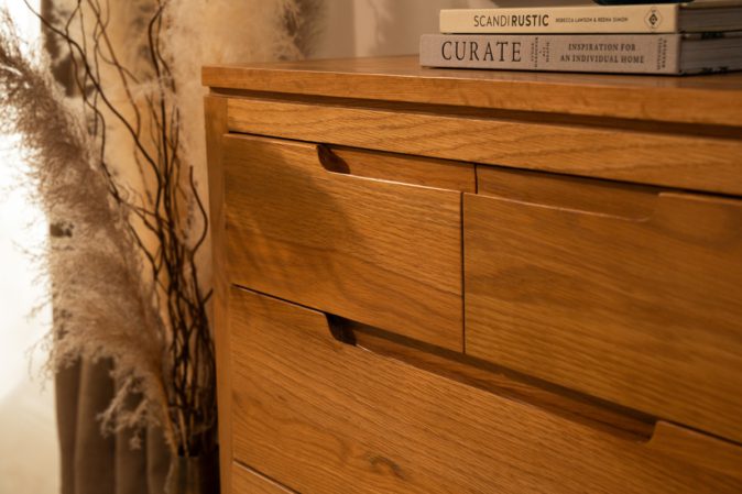 valencia-oak-5-drawers-chest