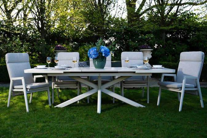 turin-extendable-outdoor-dining-table